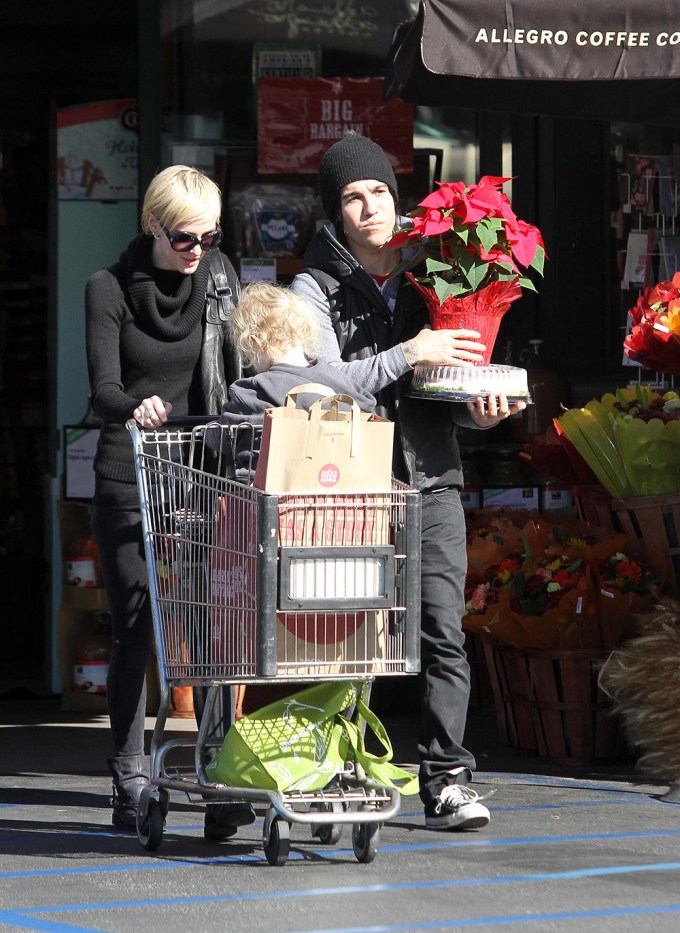 Pete And Ashlee Out Grocery Shopping