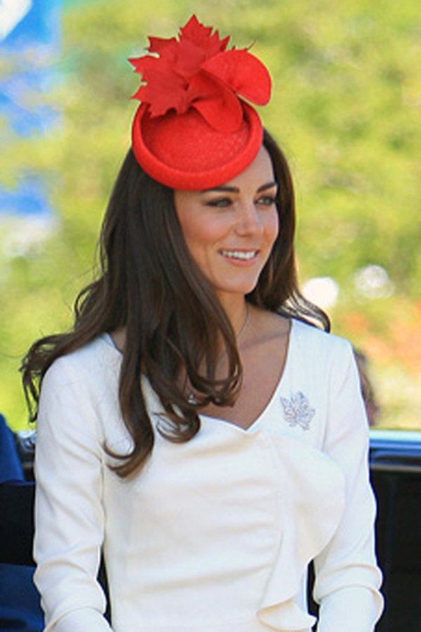 kate_red_hat_070111_prince_william_kate_spl293804_002110701153552