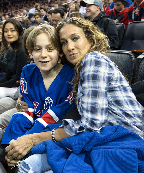 Sarah Jessica Parker & James Broderick Cheer on the NY Rangers