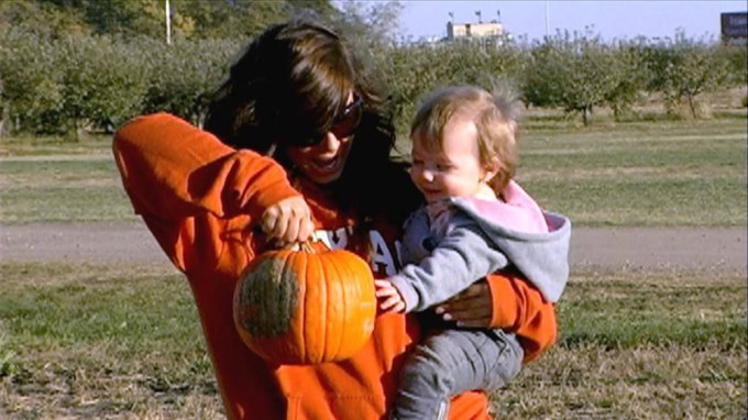 Chelsea Houska goes to a pumpkin patch