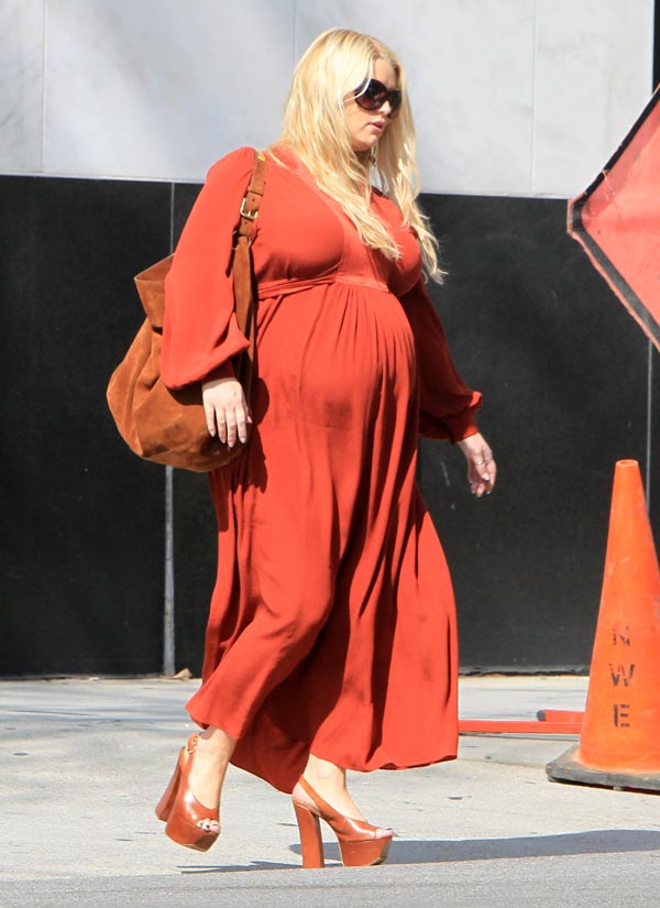 PICS] Jessica Simpson's Pregnancy Fashion Hits & Misses – Hollywood Life