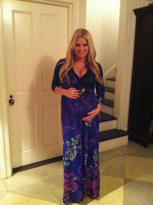 Elegant Maternity Style: Jessica Simpson Stuns in a Black Gown at a Wedding