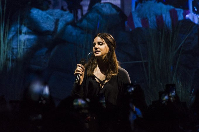 Lana Del Rey Performing In Italy