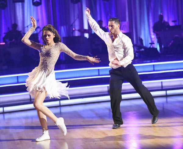 Why did zendaya wear sneakers on dwts?