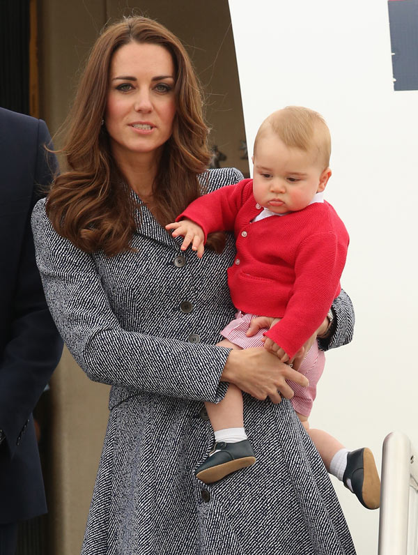 Kate-middleton-prince-george-leaving-aus-red-sweater-7