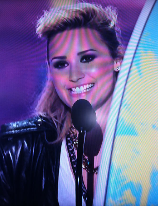 DEmi-Lovato-Teen-Choice-Awards-2013-09