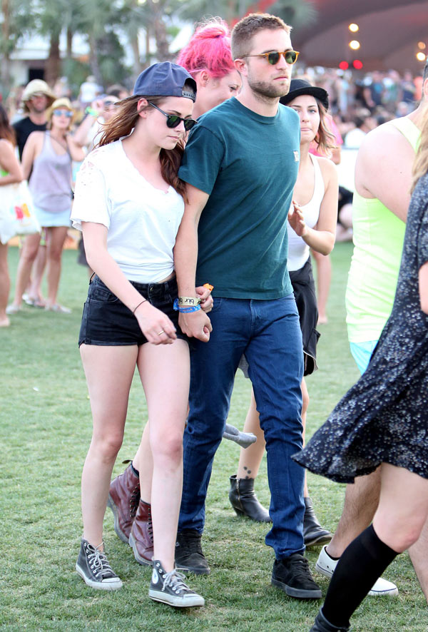 Robert Pattinson & Kristen Stewart Hold Hands At Coachella