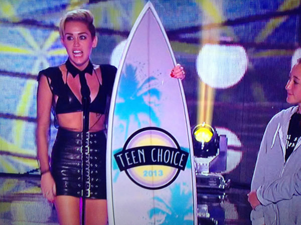 Miley-Cyrus-Teen-Choice-Awards-2013-03