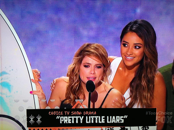 Pretty-Little-Liars-Teen-Choice-Awards-2013-02