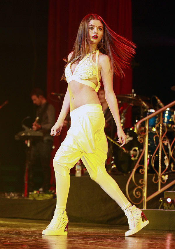 Selena-Gomez-aug-14-concert-gty-full