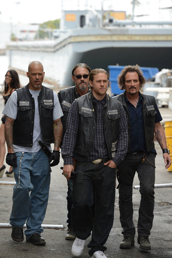 sons-of-anarchy-Playing-with-Monsters-ep-703-fx-4