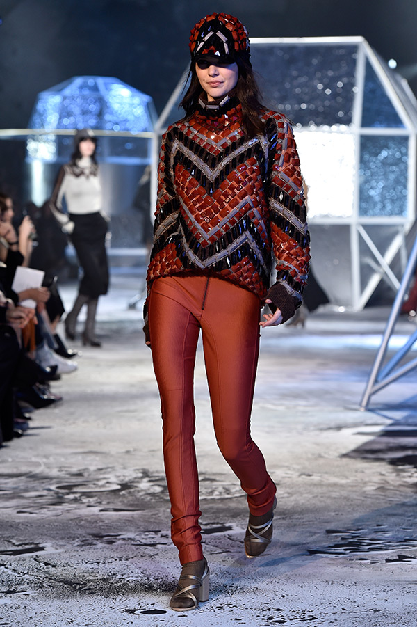 kendall-jenner-hm-runway-2015-pfw-gty-2