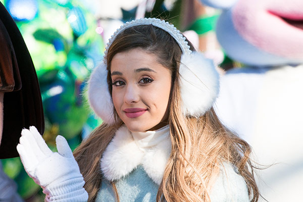 Ariana-Grande-Macys-Thanksgiving-Day-parade-Headshot