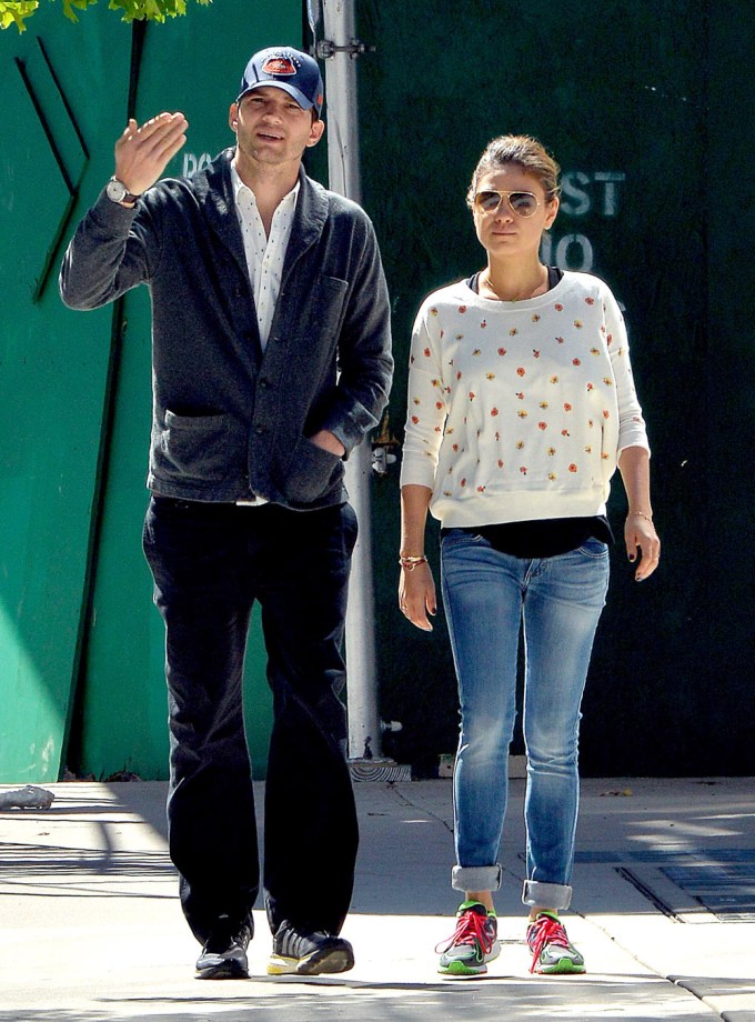 Ashton Kutcher & Mila Kunis Walk In NYC