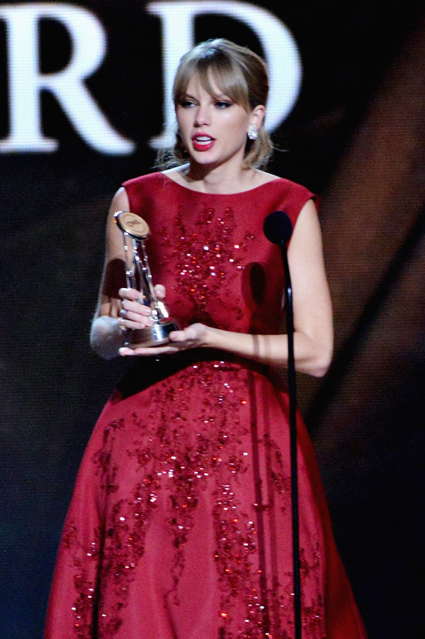 Taylor-Swift-4-cma-2013