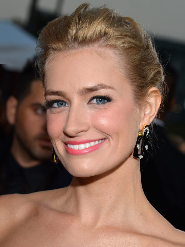 beth-behr-peoples-choice-awards-2014