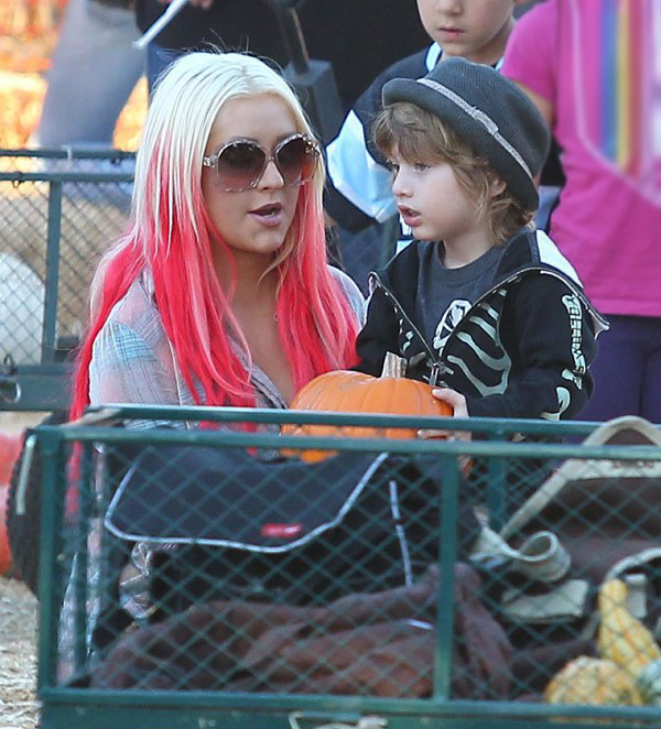 christina-aguilera-and-son-baby-gallery-ffn