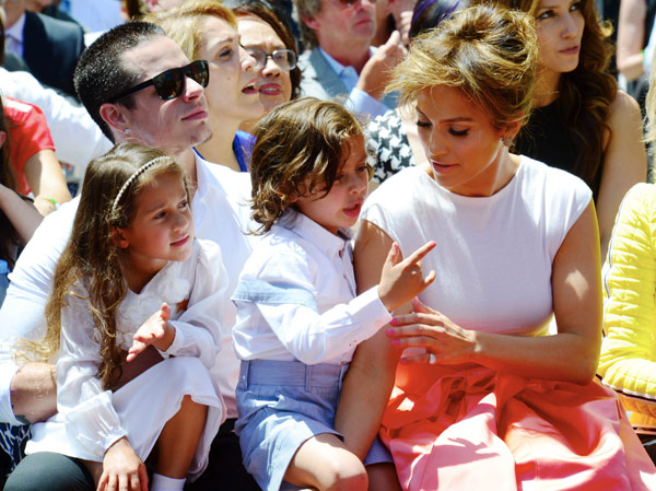 Jennifer-Lopez-Twins-spl-baby-gallery