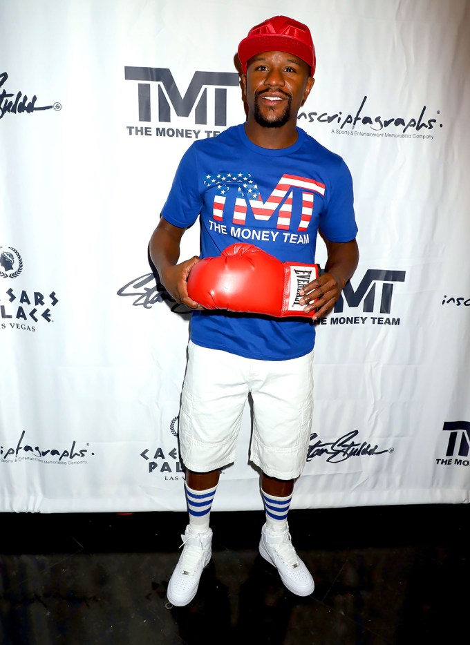 Floyd Mayweather Jr. At Autograph Signing