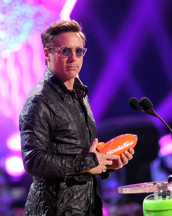 Robert-Downey-Jr.-2-Kids-Choice-awards-2014