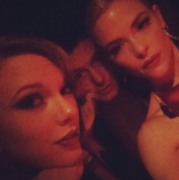 taylor-swift-jamie-king-oscars-2014-academy-awards-after-party