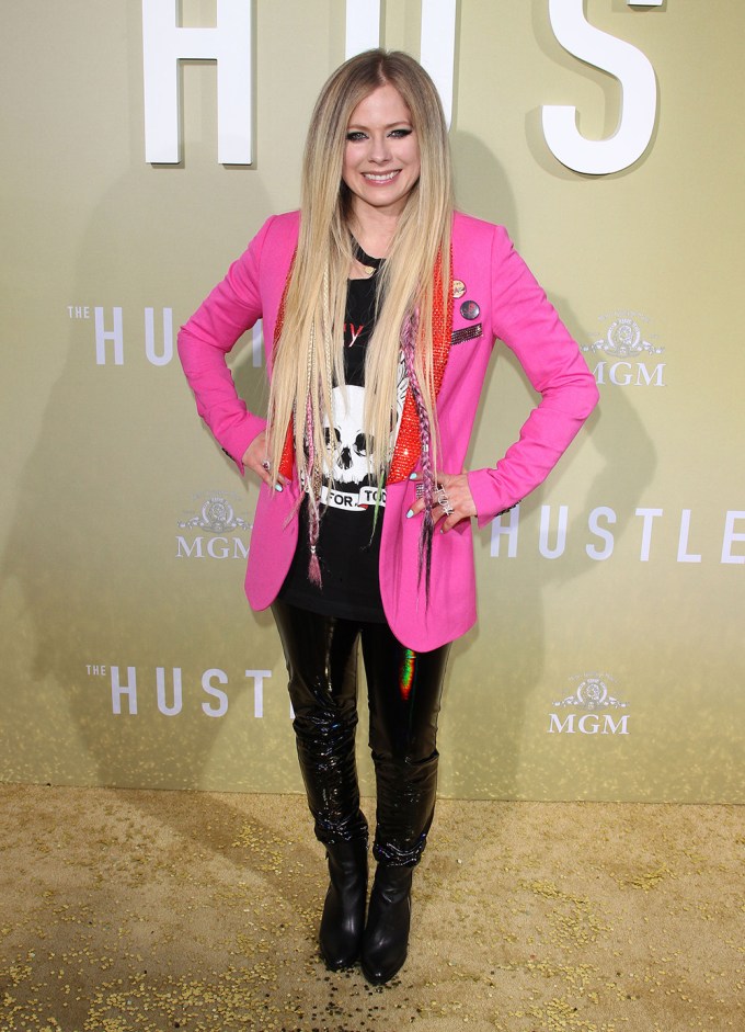 Avril Lavigne At ‘The Hustle’ Premiere