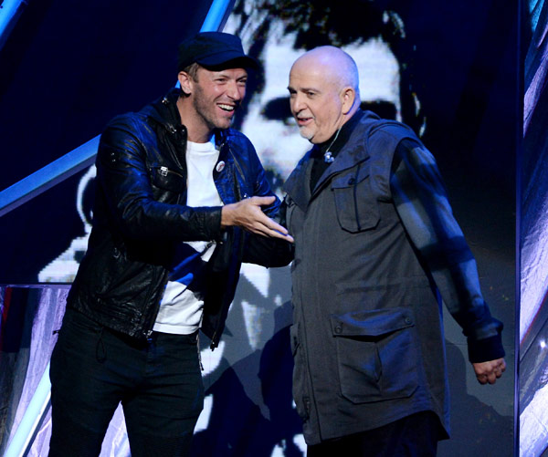 chris-martin-peter-gabriel-rock-and-roll-hall-of-fame-induction-ceremony