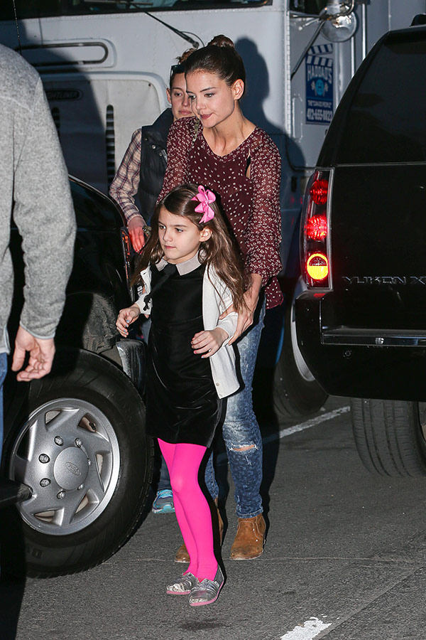 Suri Cruise and Katie Holmes on set of ‘Dangerous Liasions’
