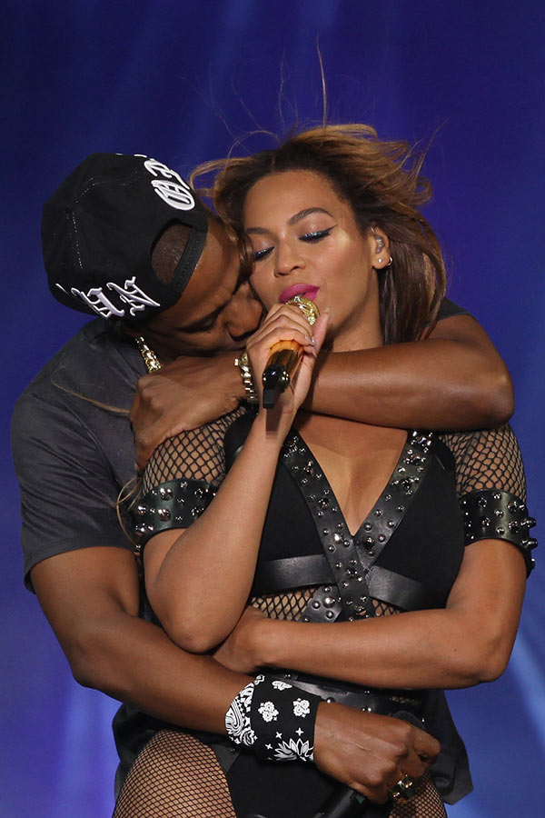 Jay-Z & Beyonce Express PDA Onstage