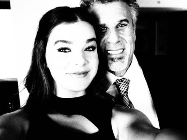 hailee-stienfeld-fathers-day