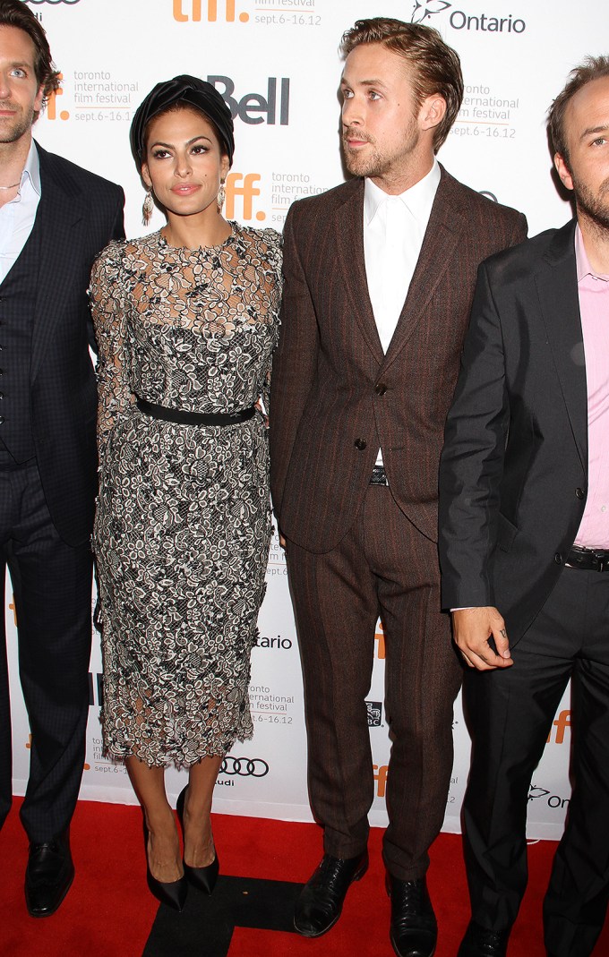 Eva Mendes & Ryan Gosling Pose On The Red Carpet