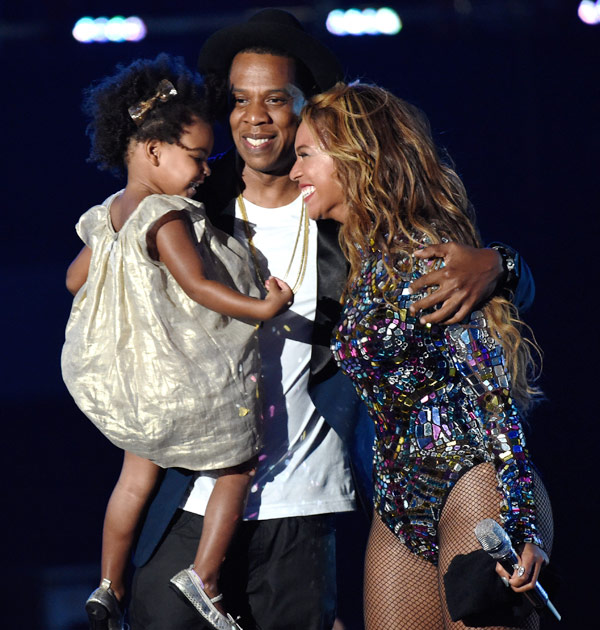 Jay-Z & Beyonce Cuddle Blue Ivy At The VMAs