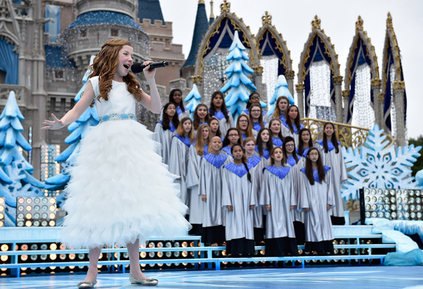 Disney-Parks-Frozen-Christmas-Celebration-TV-Special–9