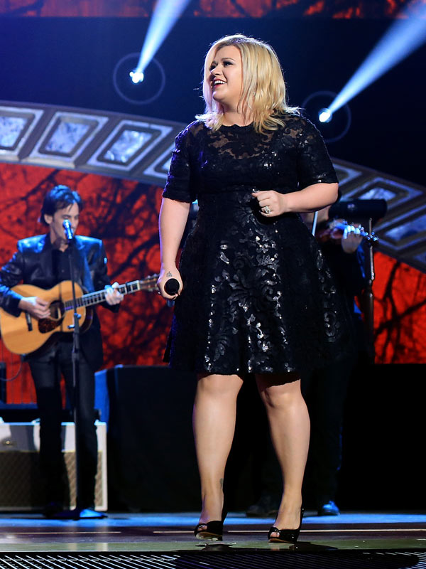 kelly-clarkson-american-country-countdown-awards-2014-ftr