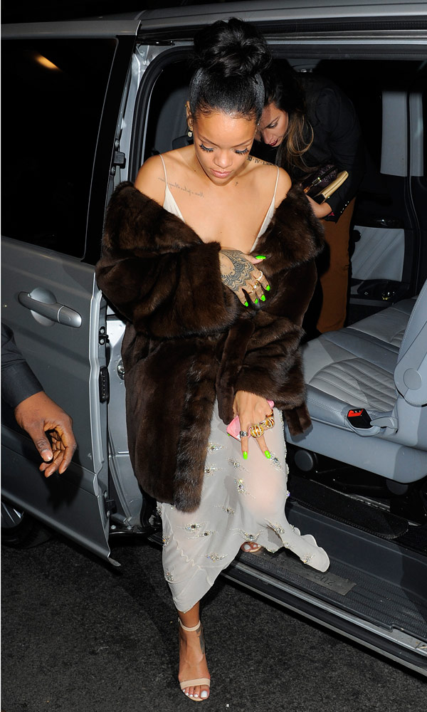 PIC] Rihanna's Nip-Slip at British Fashion Awards: RiRi's Wardrobe