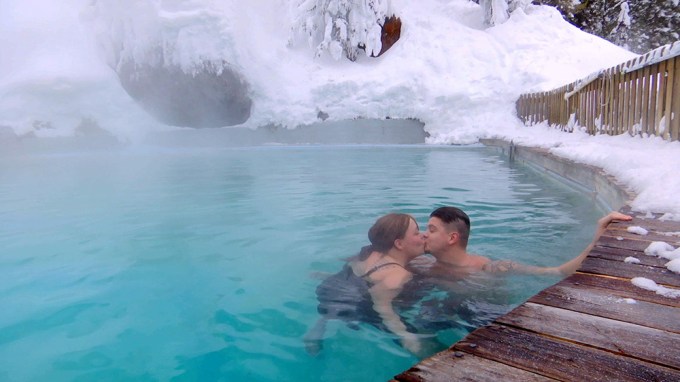 Catelynn Lowell & Tyler Baltierra kiss in a pool