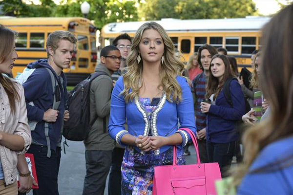 alison-returns-to-rosewood-pretty-little-liars