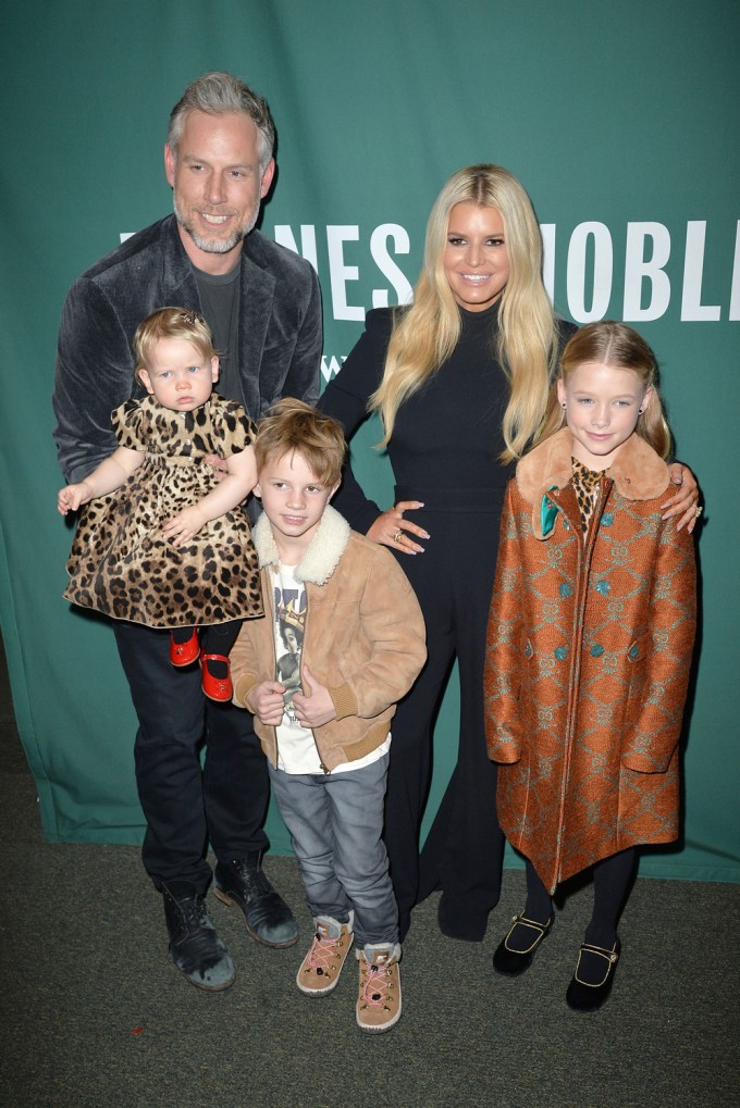 Jessica Simpson’s Family Joins Her At A Book Signing