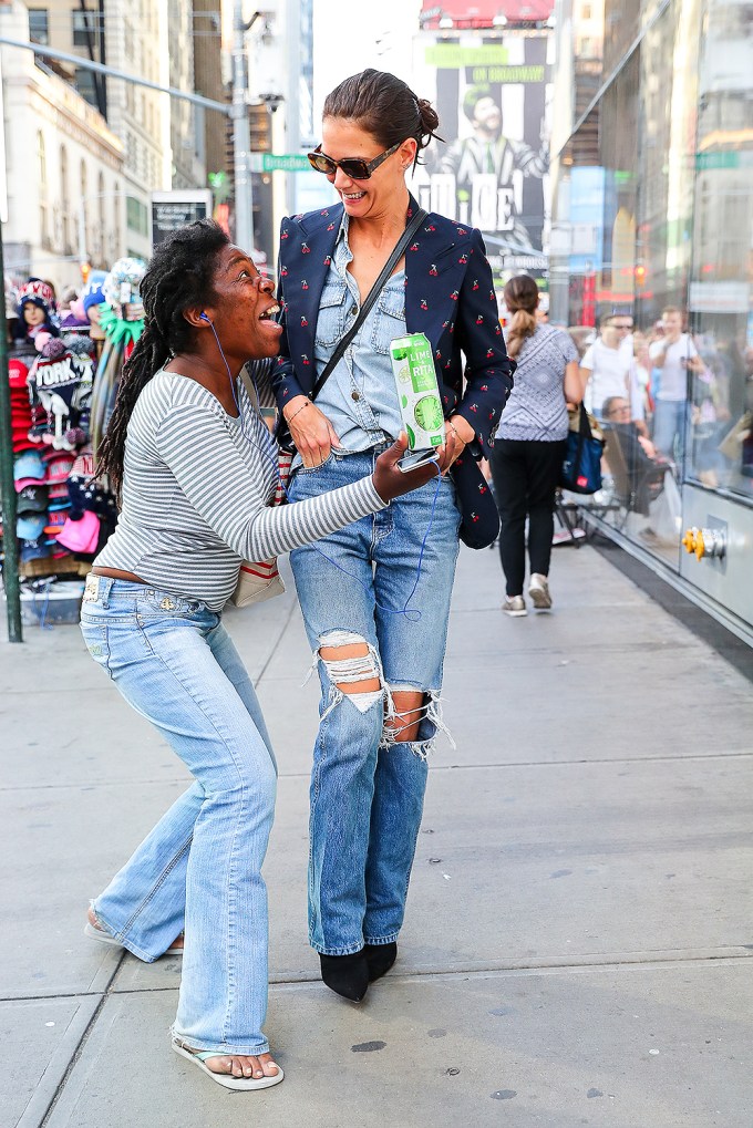 Katie Holmes Runs Into A Fan In NYC