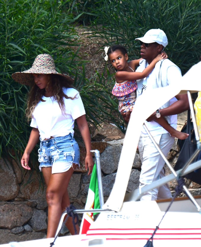 Beyonce Leaves Sardinia With Jay-Z & Blue Ivy