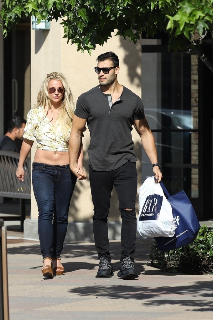 Britney Spears & Sam Asghari Shopping