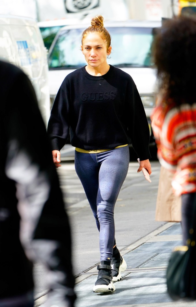Jennifer Lopez Goes Makeup Free When Walking Around In New York