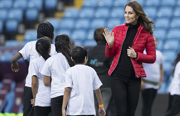 Kate Middleton’s Adorable Baby Bump Begins To Show In Black Skinny Jeans & Fitted Tee Outfit