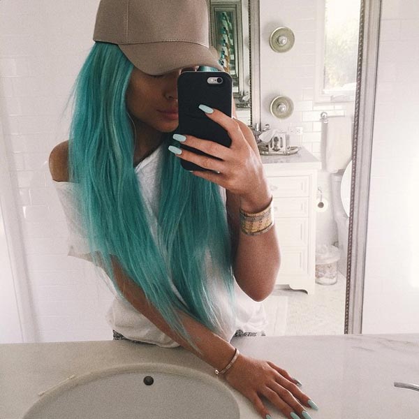 kylie-jenner-blue-hair-coachella-2015-