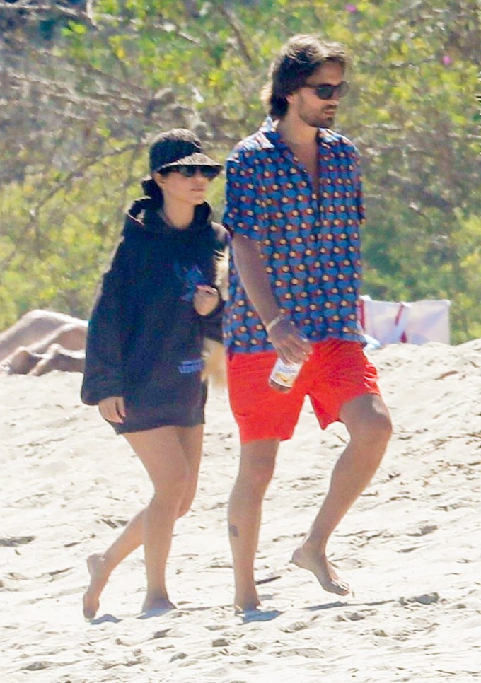 Kourtney Kardashian & Scott Disick Walk on the Beach