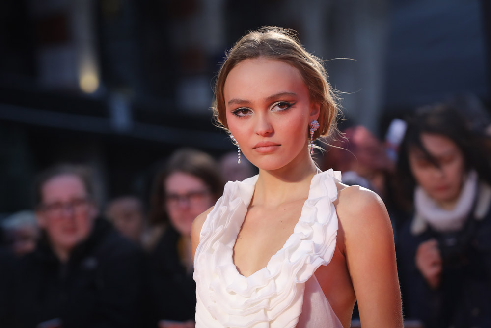 Lily-Rose Depp Photos Of Johnny Depps Model Daughter pic