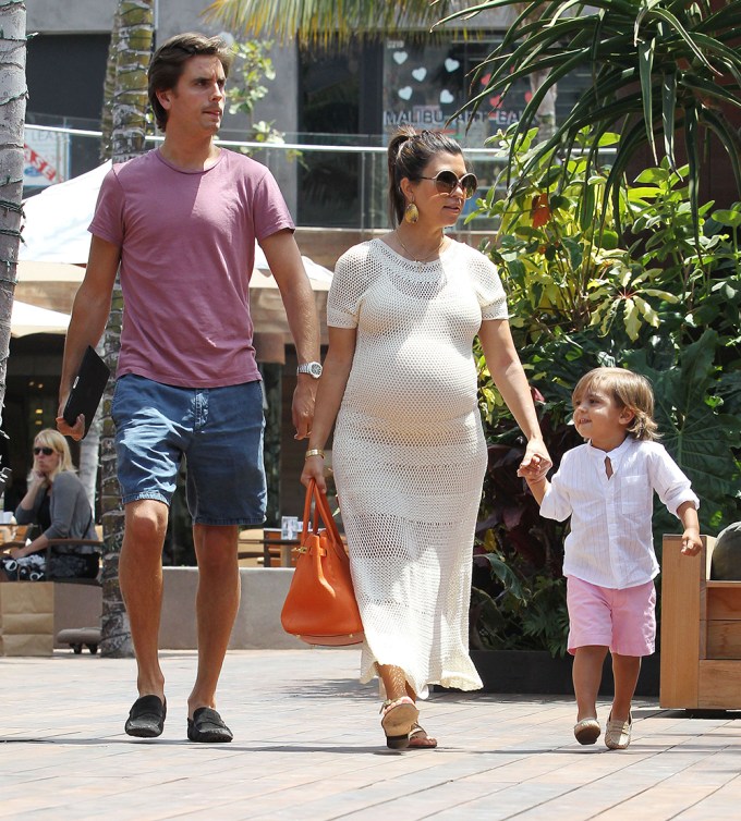 Scott & A Pregnant Kourtney Kardashian Were All Smiles Out In LA