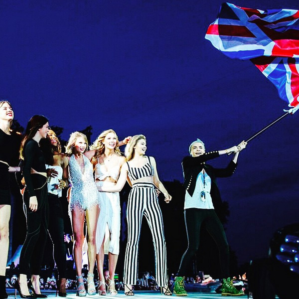 taylor-swift-brings-kendall-jenner-on-stage-at-concert