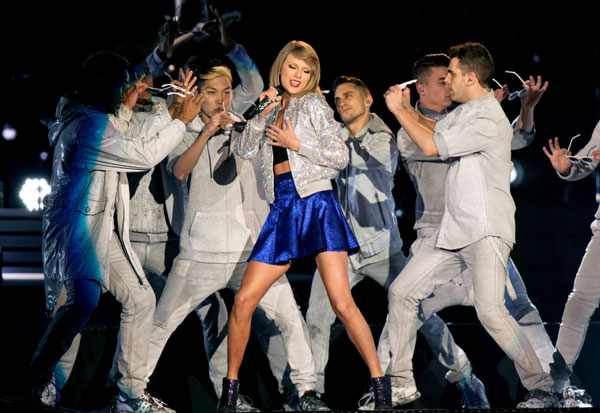 taylor-swift-rock-in-rio-calvin-harris-feel-to-close-to-you-right-now-performance-gty-ftr