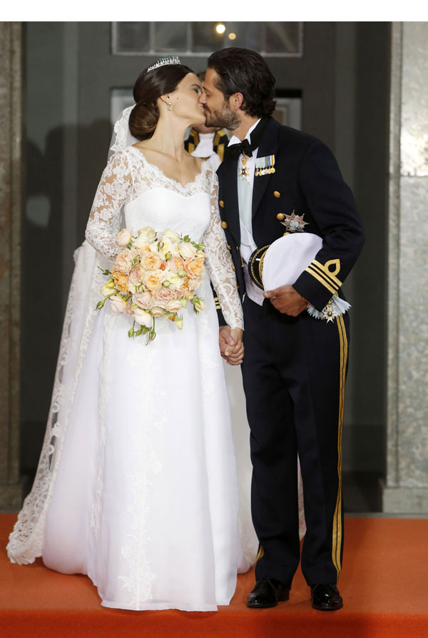 Prince-Carl-Philip-and-Sofia-Hellqvist-topless-model-married-ffn-ftr